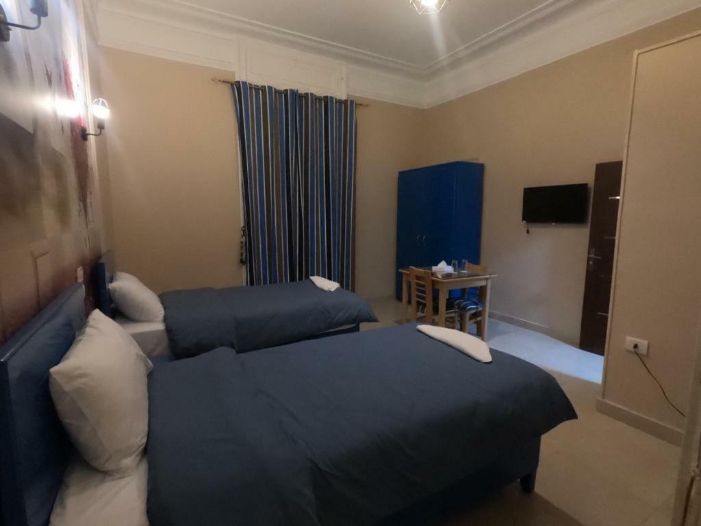 Midas Hotel *